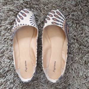 Zigi Soho Flats Size 6